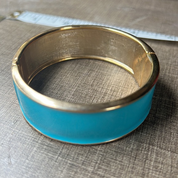 Blue Bracelet Magnet Cuff - Picture 4 of 9